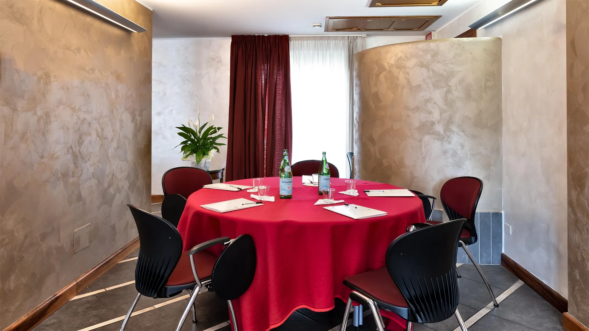 Hotel Sunflower Milano 4*,  Italia